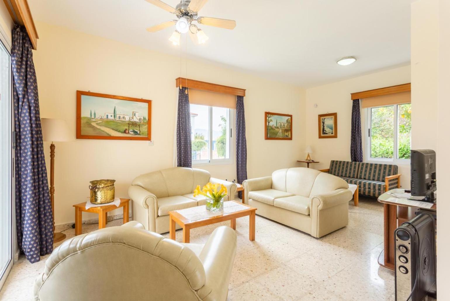 Sun Beach Villa Полис Екстериор снимка